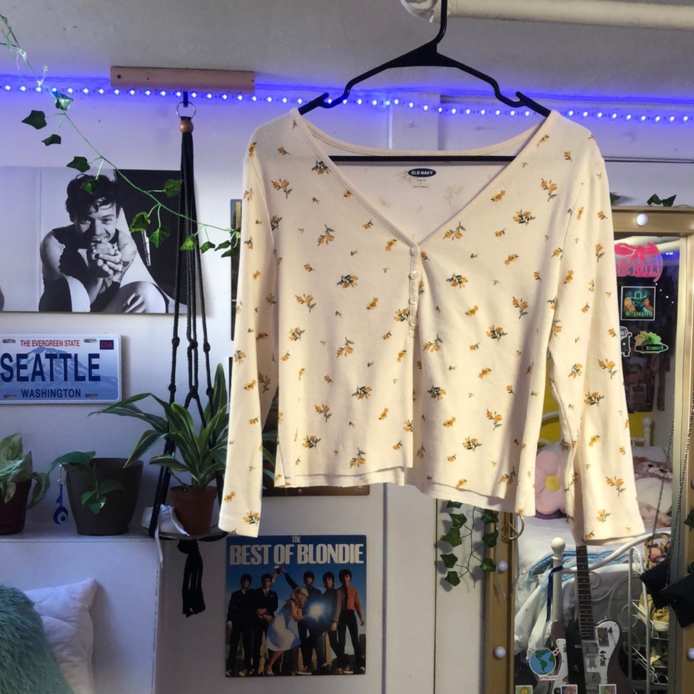 Old navy, size large, light peachy colored crop top.